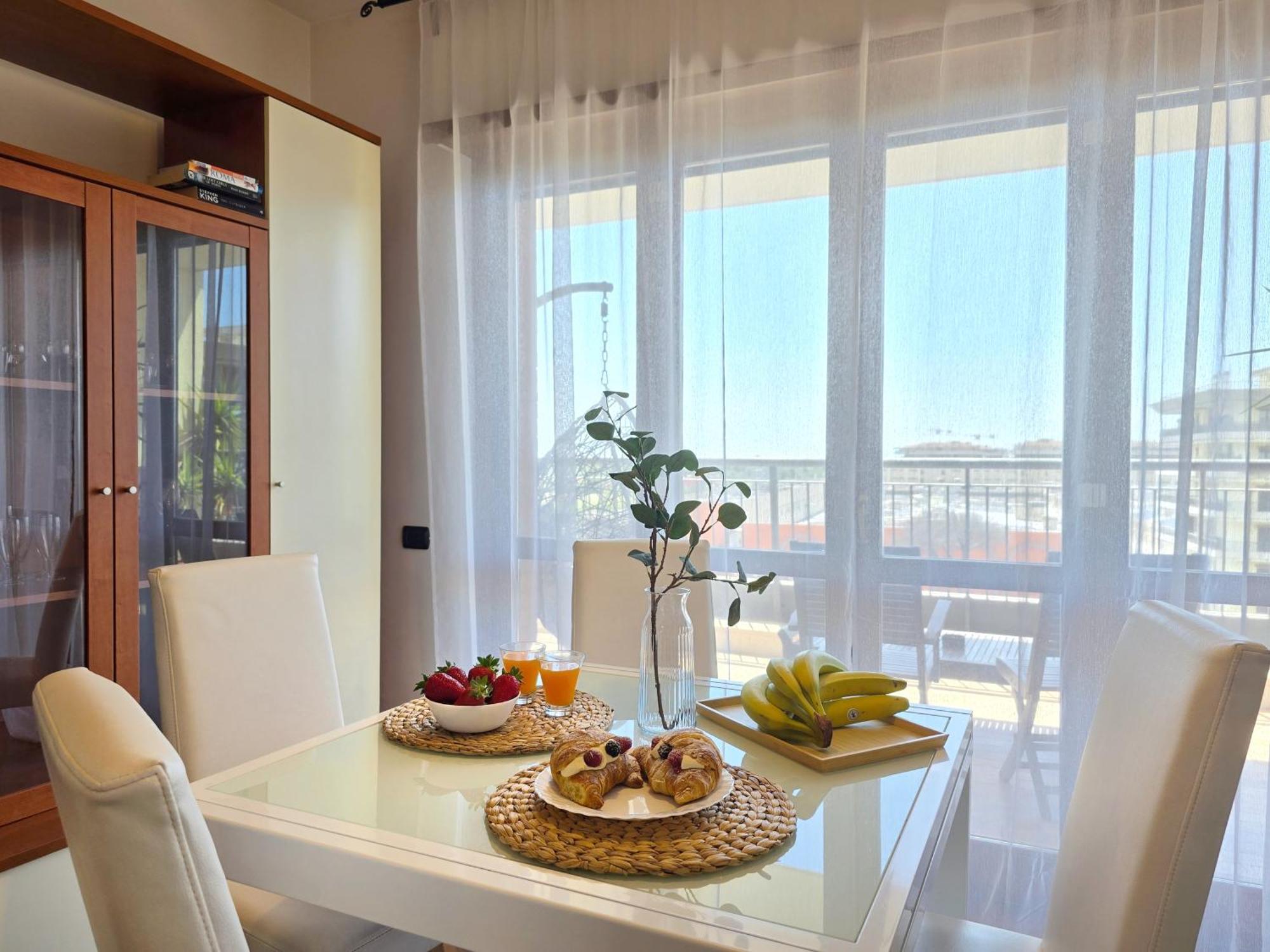 Golden Hour Apartment - Panoramic Terrace Фьюмичино Экстерьер фото